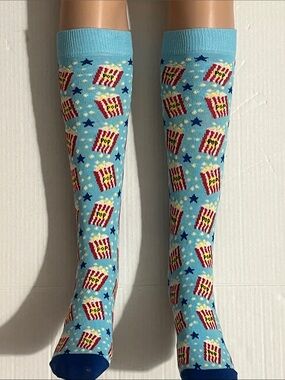 Men's Light Blue Popcorn Pattern Crew Socks